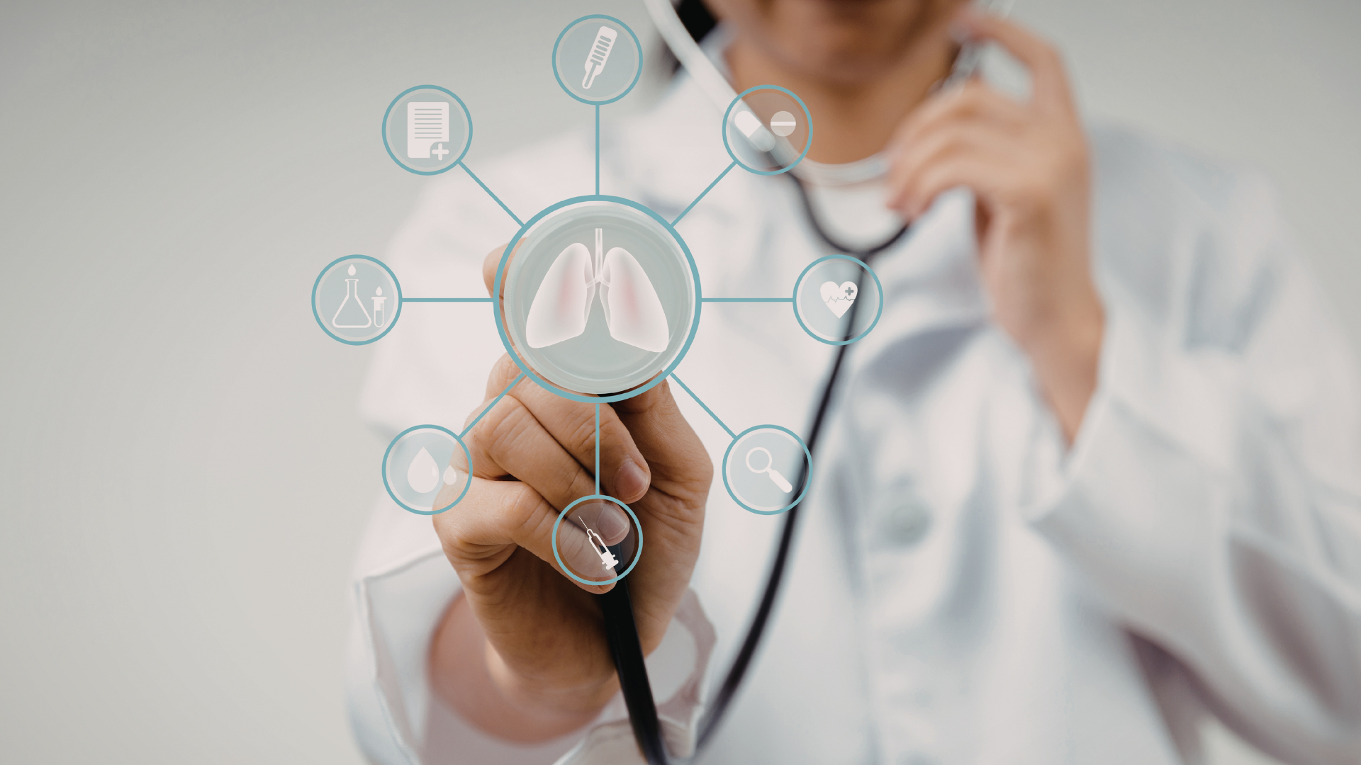 Doctor explaining what is lung cancer and lung cancer symptoms